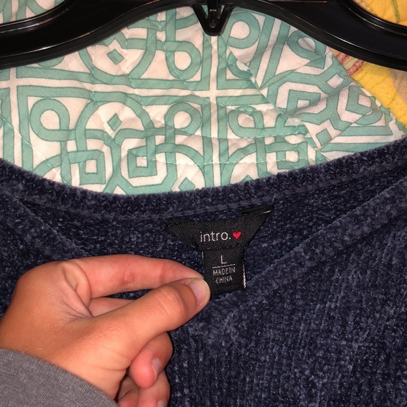 Navy blue sweater - Picture 2 of 2